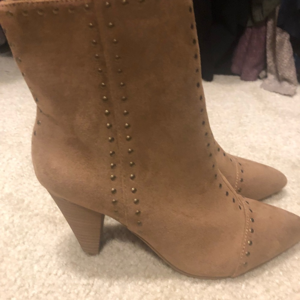 Super cute tan with gold studs booties